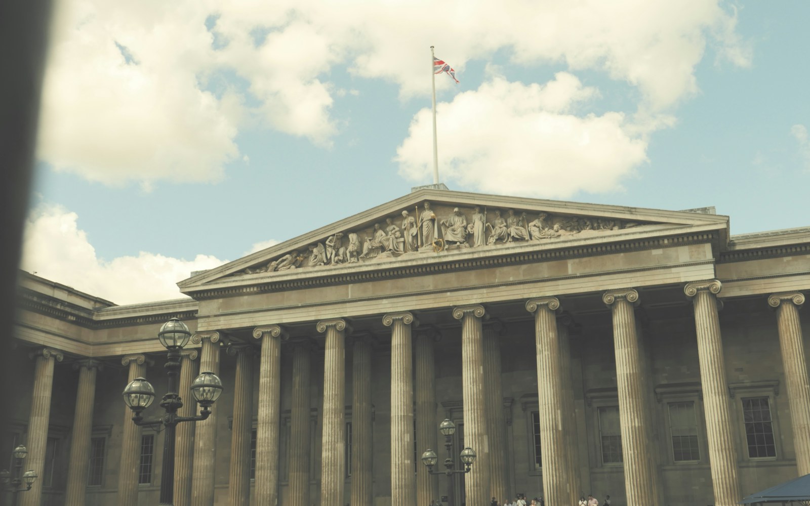 museums and neighborhoods of London